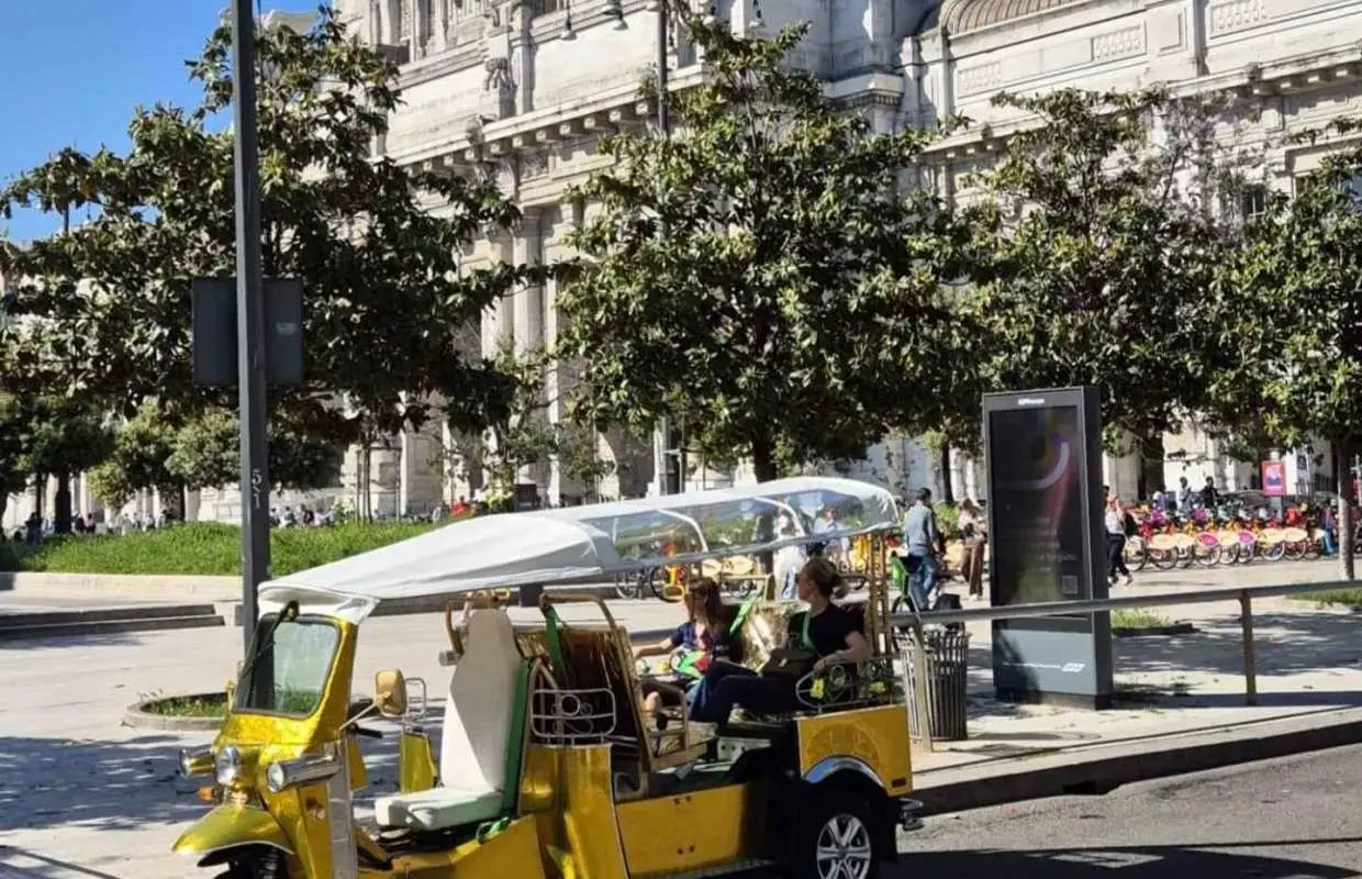 Milan: Private Tuk Tuk Tour with Hotel Pickup｜Italy