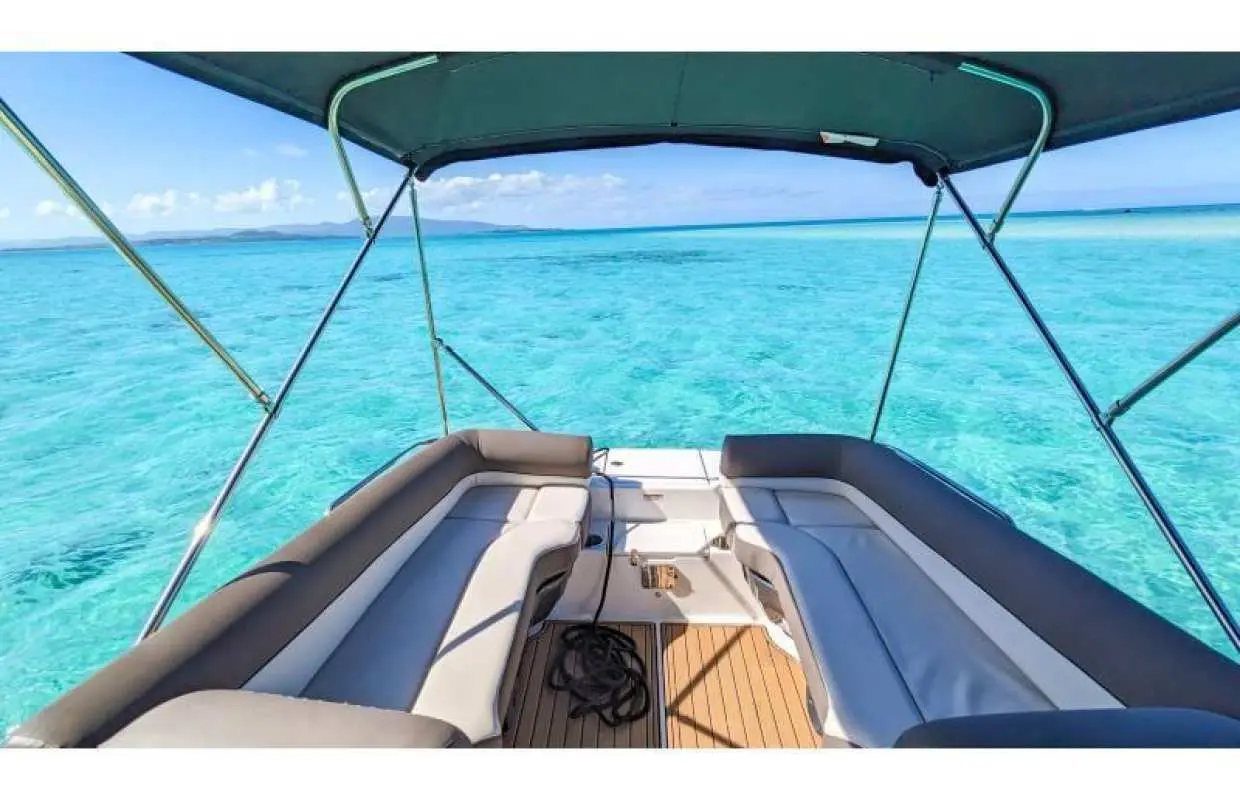 [Departing from/arriving at Ishigaki Island/Remote Island Terminal] Okinawa's first! Luxury boat charter! Half-day charter plan!