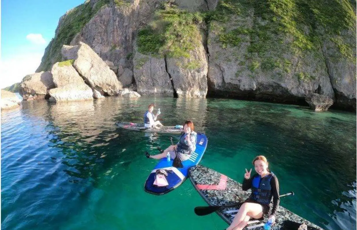 【宮古島/伊良部島】SUPに乗って伊良部ブルーを見下ろす海上散歩のツアーへ★写真データ無料プレゼント！