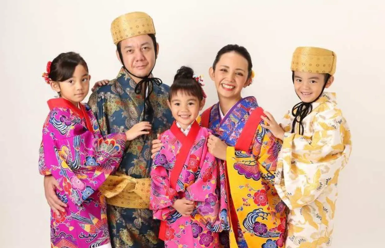 [Okinawa, Kokusai Street] A must-see for families! Family dressing and photography course♪ - Family-only course (3 or more people) - 10% discount on costumes!
