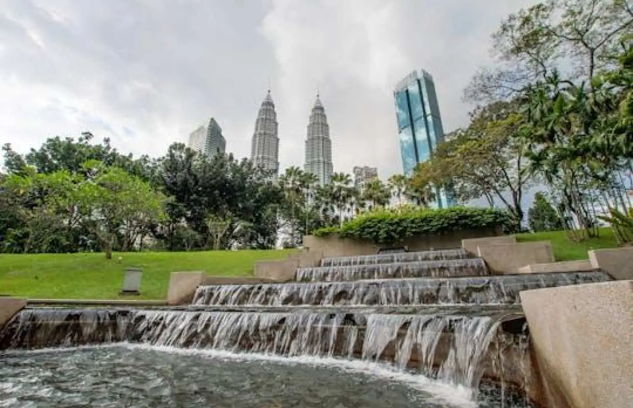 Tour kết hợp tham quan Grand Kuala Lumpur và động Batu Caves với Putrajaya.