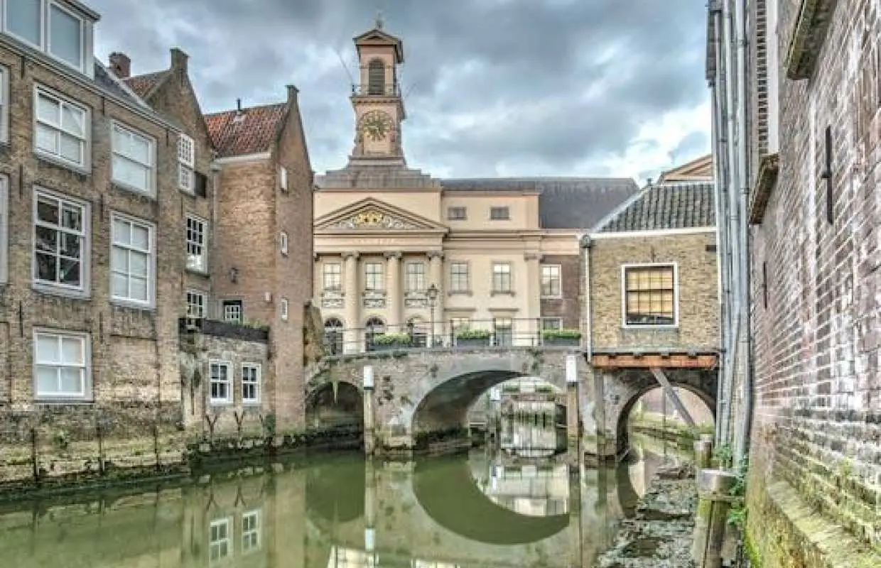 Self guided tour with interactive city game of Dordrecht
