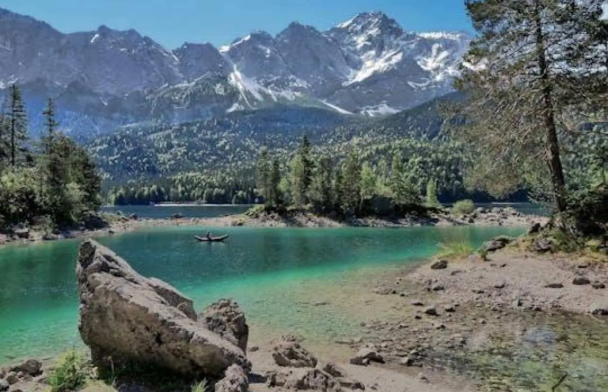 Day trip to Lake Eibsee with pick-up from Munich