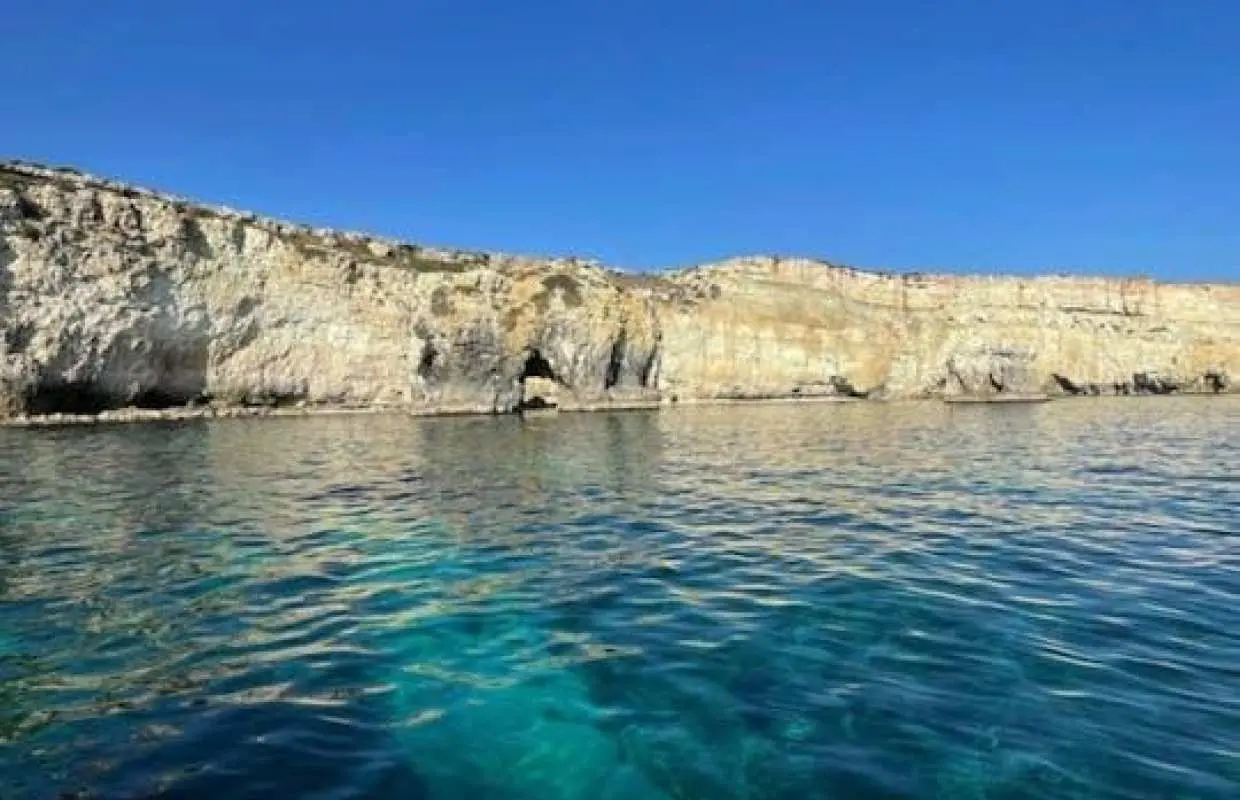 奥尔蒂贾岛和海蚀洞两小时搭船游览（含餐前酒）