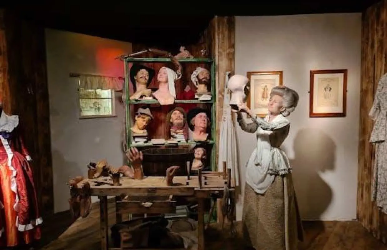 Berlin landmarks audio tour with Madame Tussauds ticket