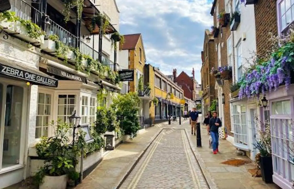Self-guided Discovery Walk in London’s Hampstead neighborhood