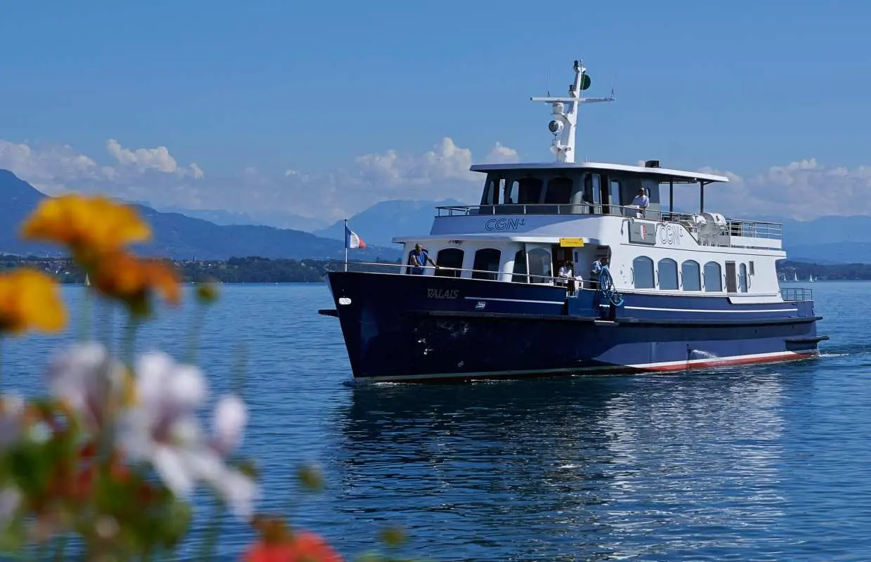 Round trip Lake Geneva ticket from Geneva incl. audio guide
