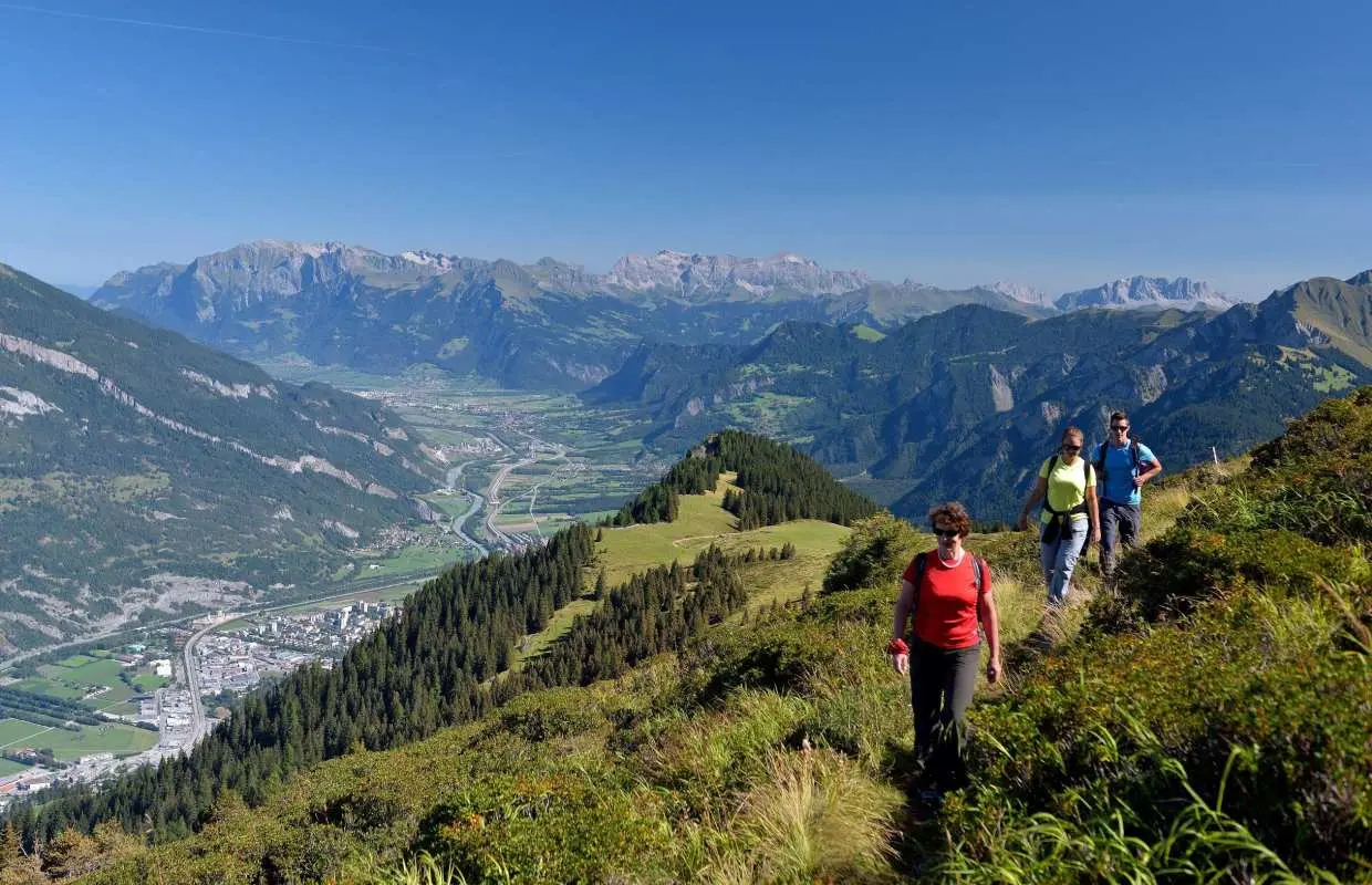 Self-guided enjoyment hike Dreibündenstein from Chur incl. picnic
