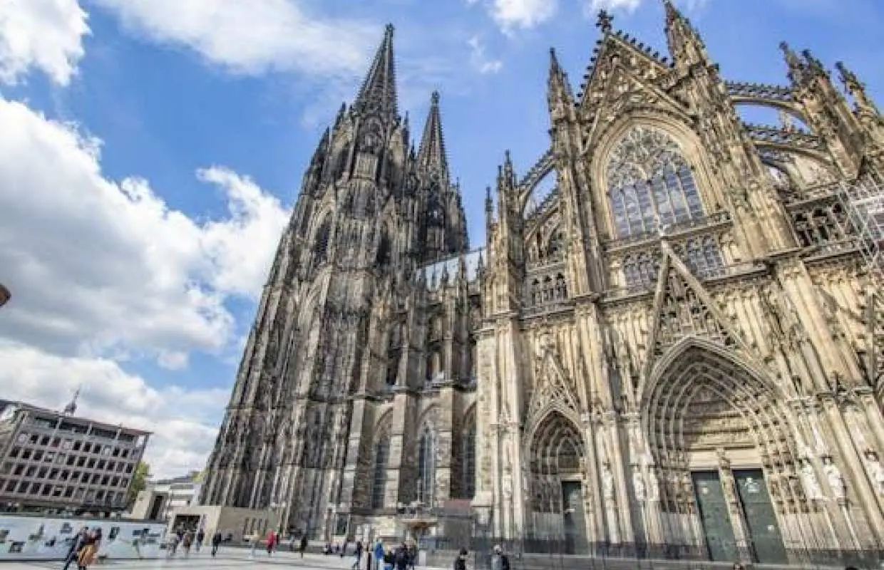 Khám phá lịch sử Cologne qua chuyến đi bộ cùng chuyên gia địa phương.