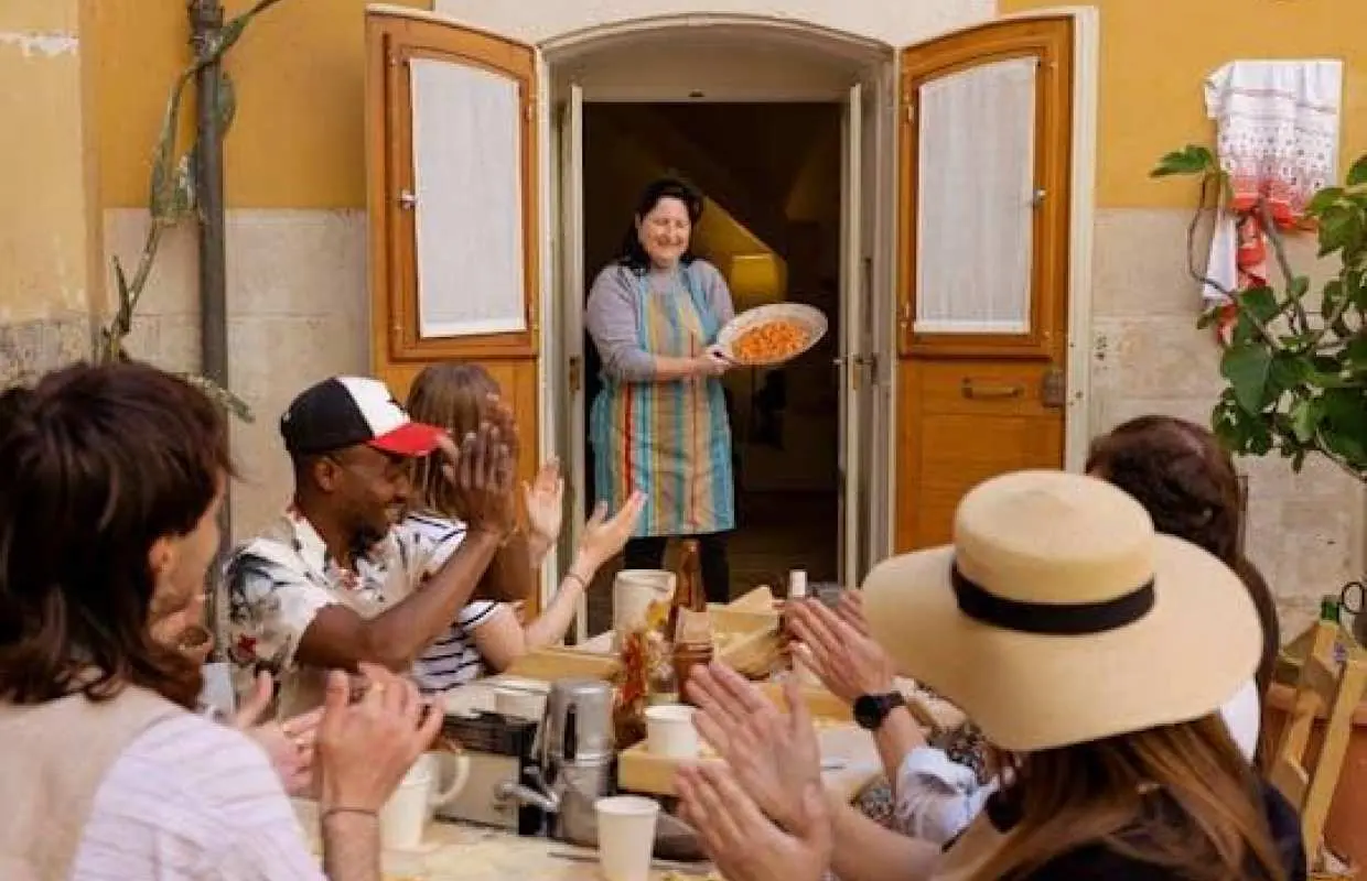 Bari walking tour with pasta experience