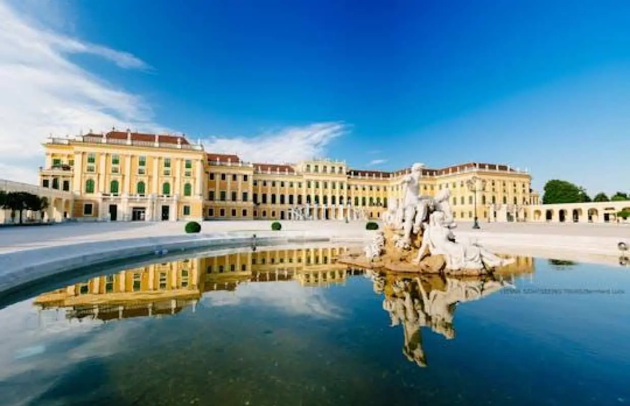 Skip-the-line Schönbrunn Palace visit and Vienna city tour in the morning