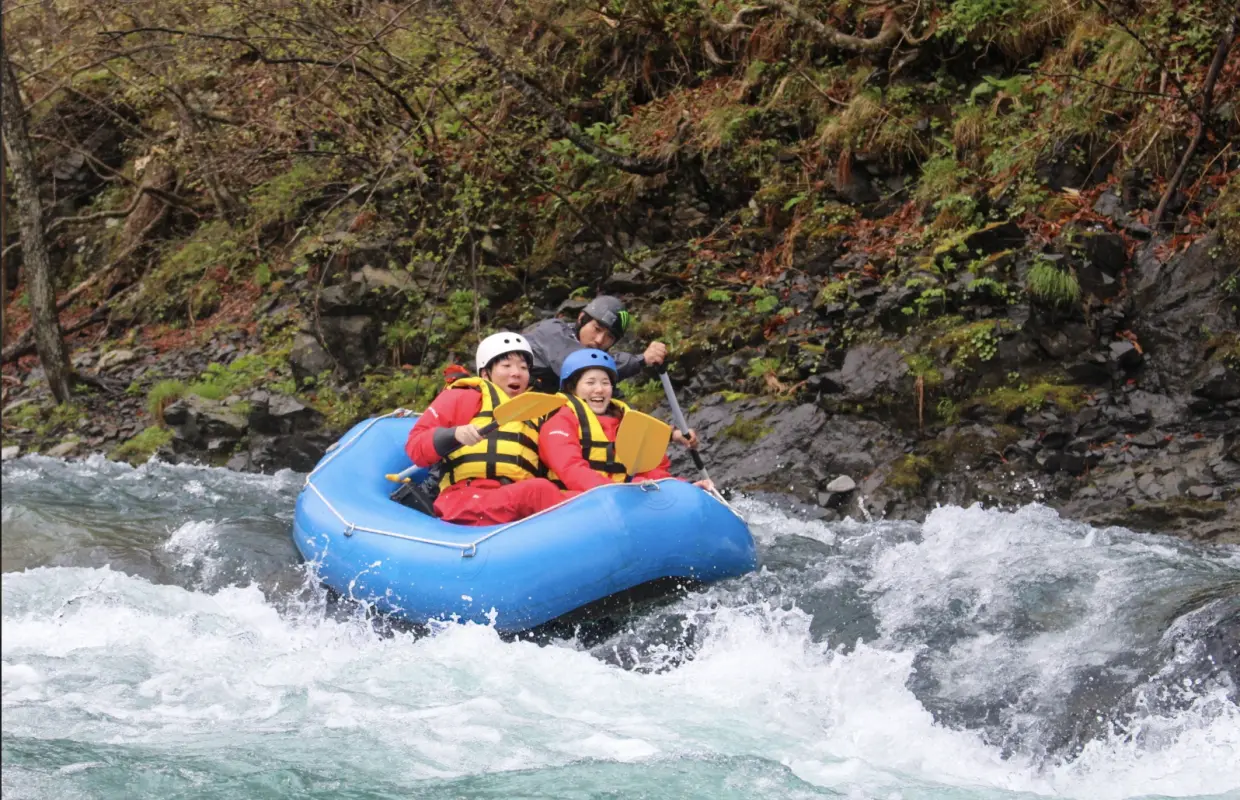 [Hokkaido, Minami-Furano] Chilapofting in the clear streams of Minami-Furano, a town rich in nature.