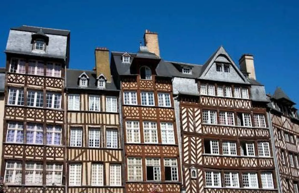 Rennes city highlights walking tour with a local guide