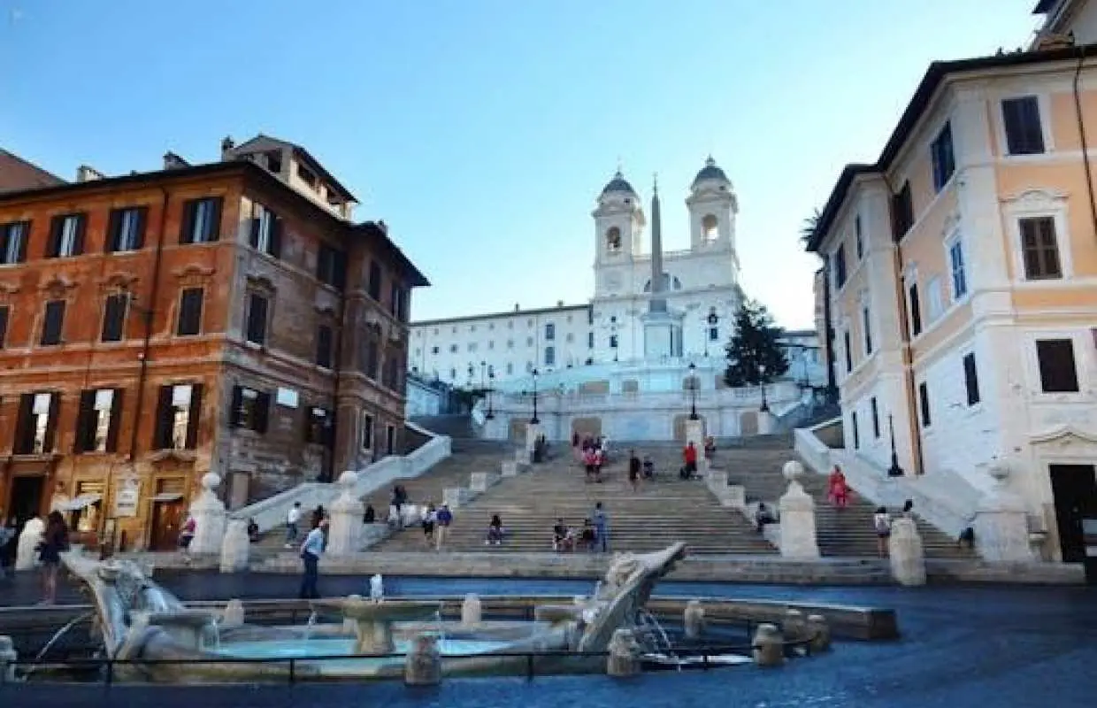 Walking tour with Tiber cruise and Trastevere food tasting