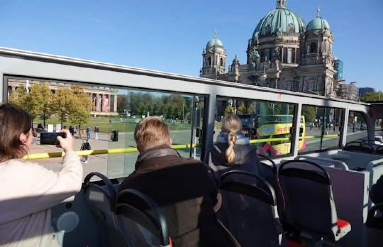 Hop-on hop-off city tour and Spree boat tour combo ticket for 24,48 or 72 hours