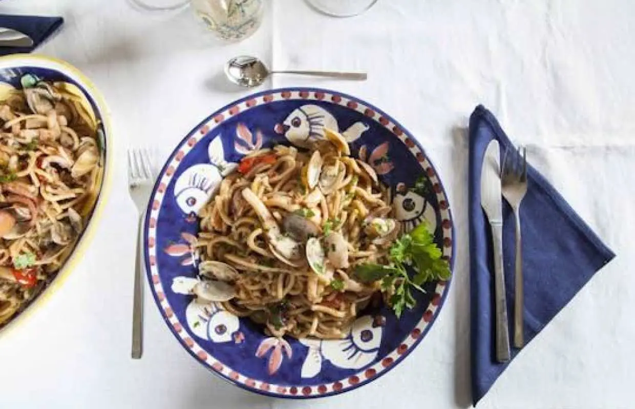 Market tour and dining experience at a Cesarina's home in Taormina