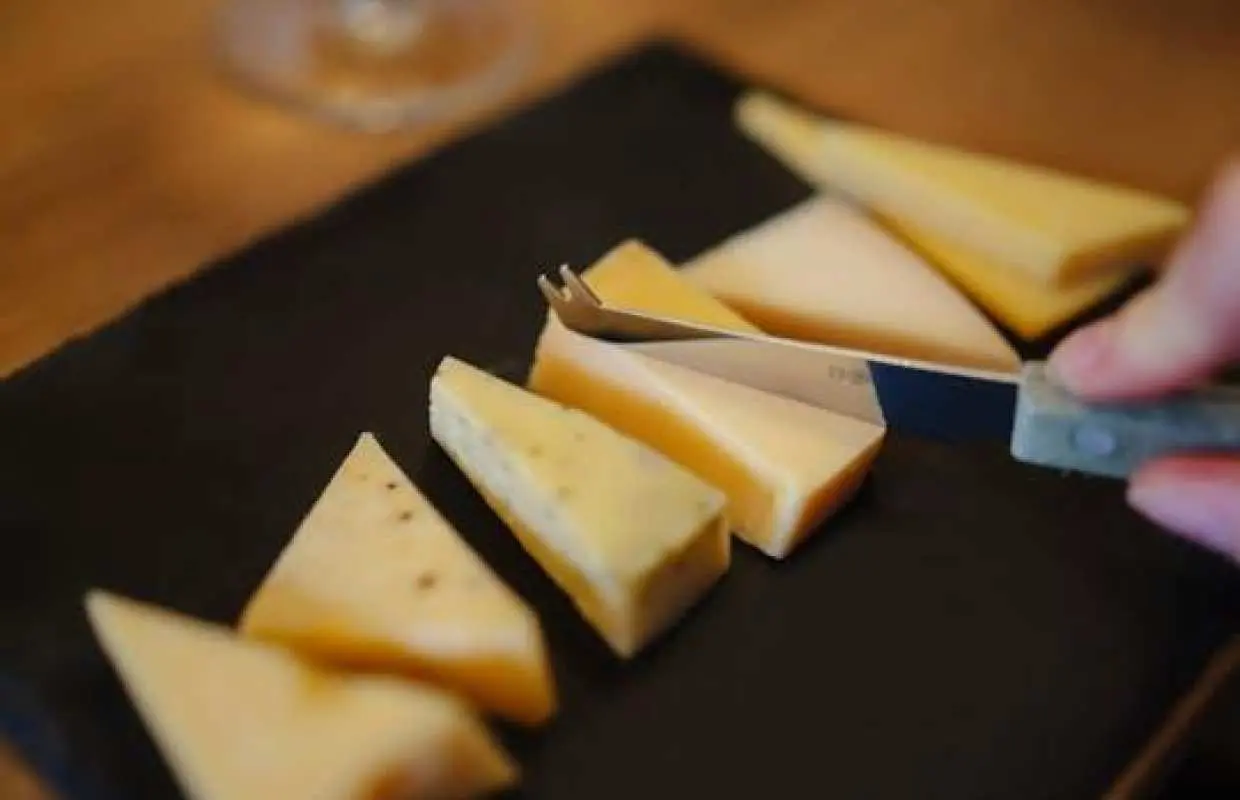 Amsterdam guided walking experience with cheese tasting