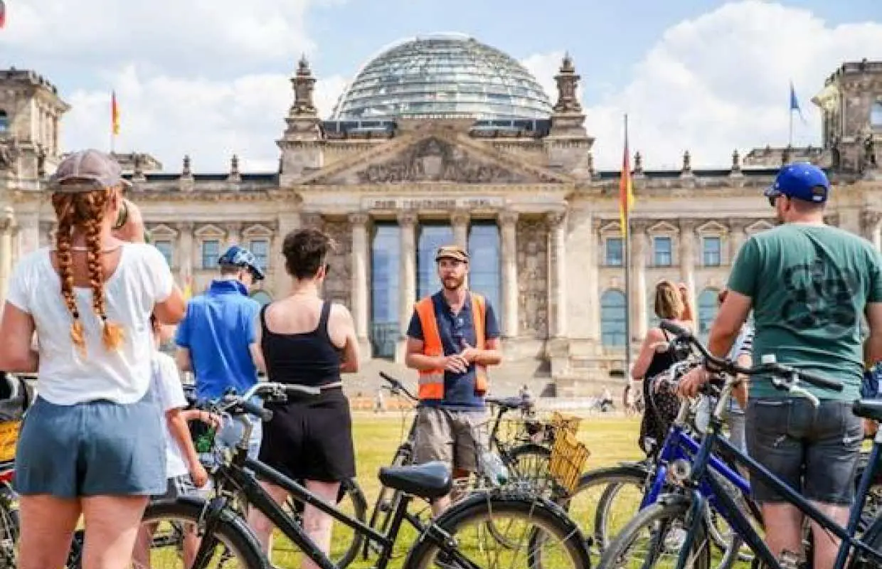 Berlin Highlights Bike Tour in Dutch