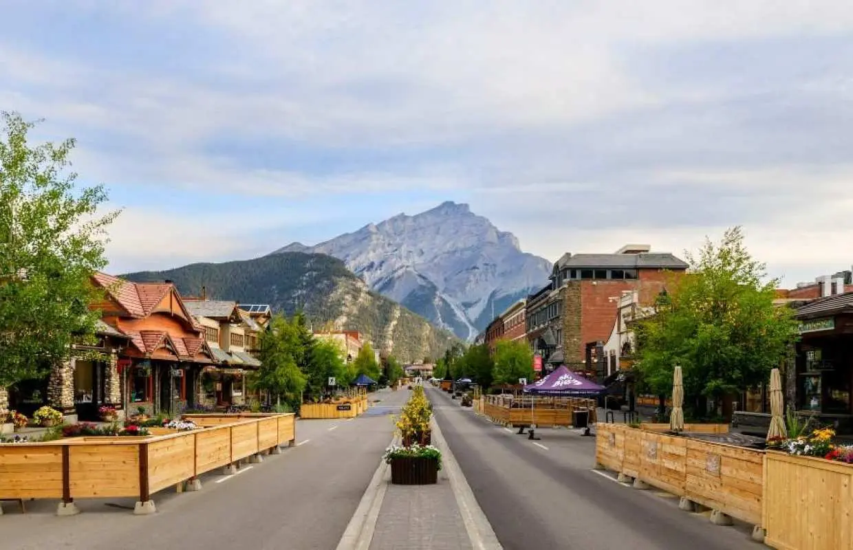 Banff Day Tour: Johnston Canyon & Lake Minnewanka | Canada