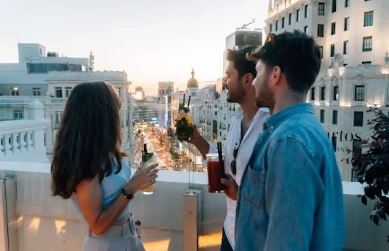 Tour ẩm thực tapas và rượu vang Madrid kèm đồ uống trên sân thượng