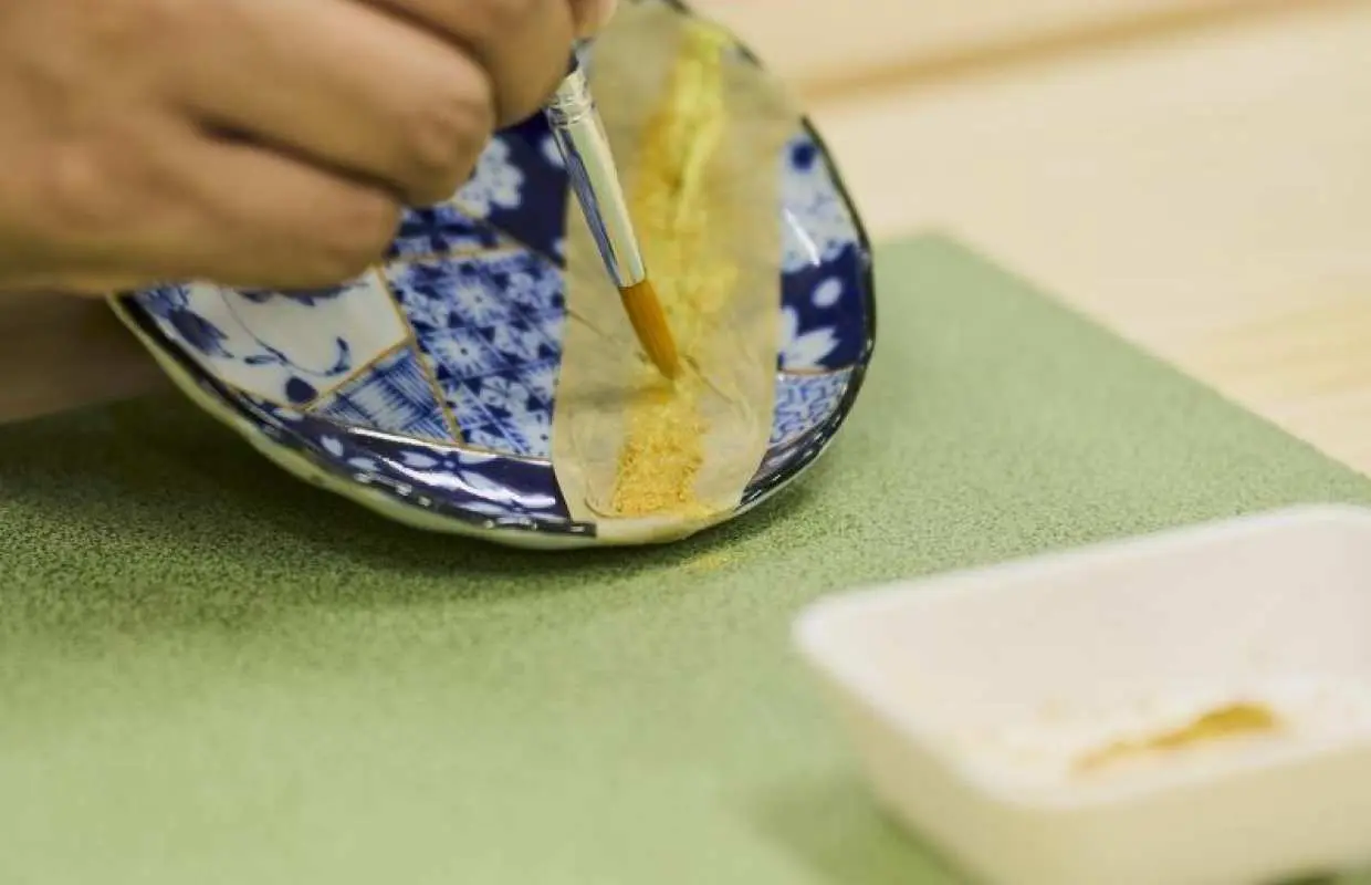[Tokyo, Shinjuku] Beginners welcome! Experience the traditional Japanese art of Kintsugi (gold repair).