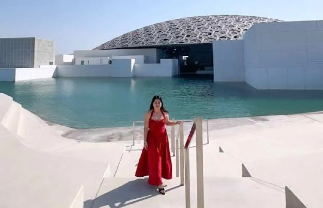 Abu Dhabi guided tour with Louvre Museum and Sheikh Zayed Grand Mosque