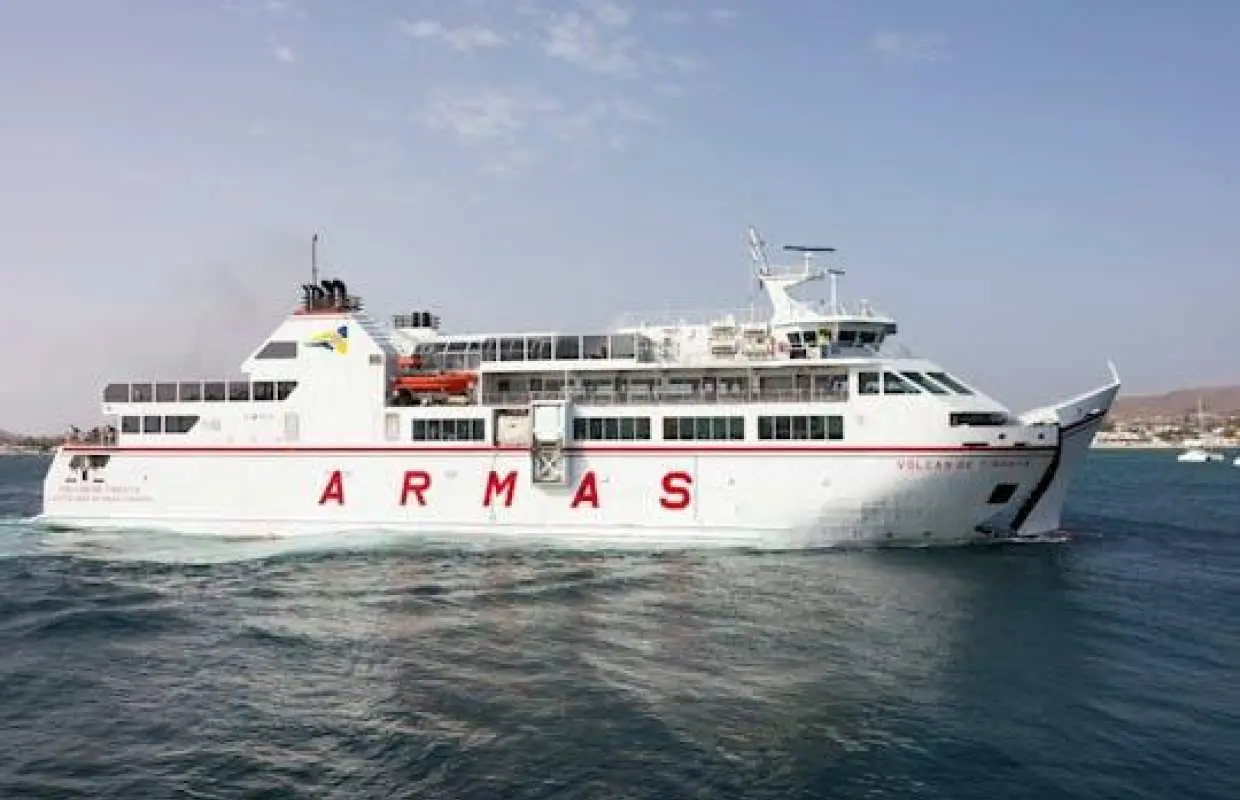 One-way ferry ticket with Balearia Canarias to Lanzarote
