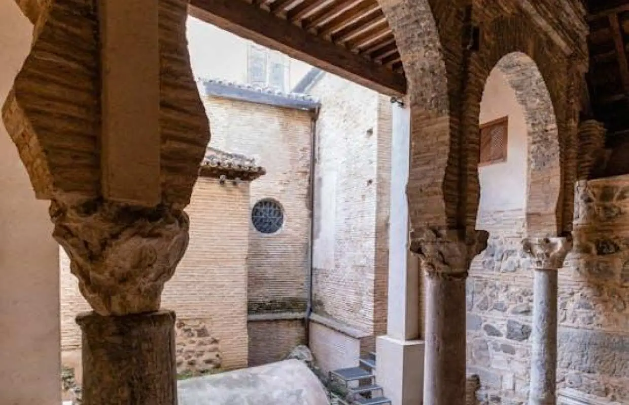 Guided underground tour of Toledo