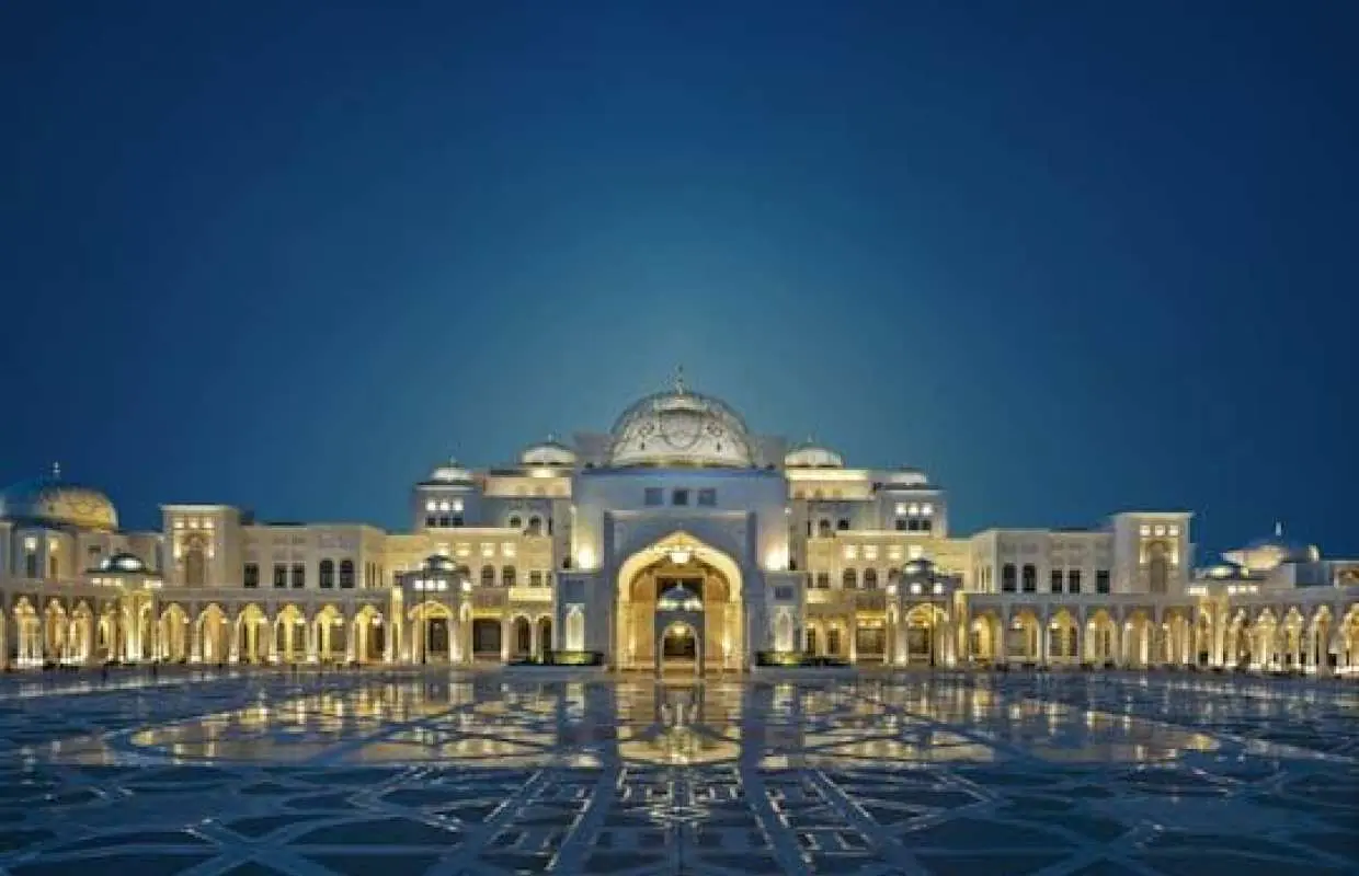 Tham quan Qasr Al Watan và thưởng thức cappuccino vàng tại Emirates Palace.