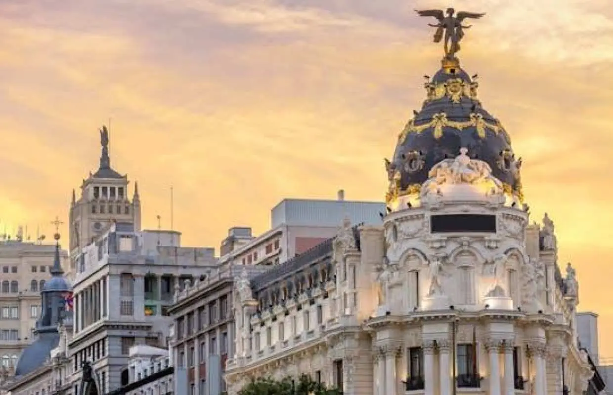 Madrid Instagram photo experience with a private local