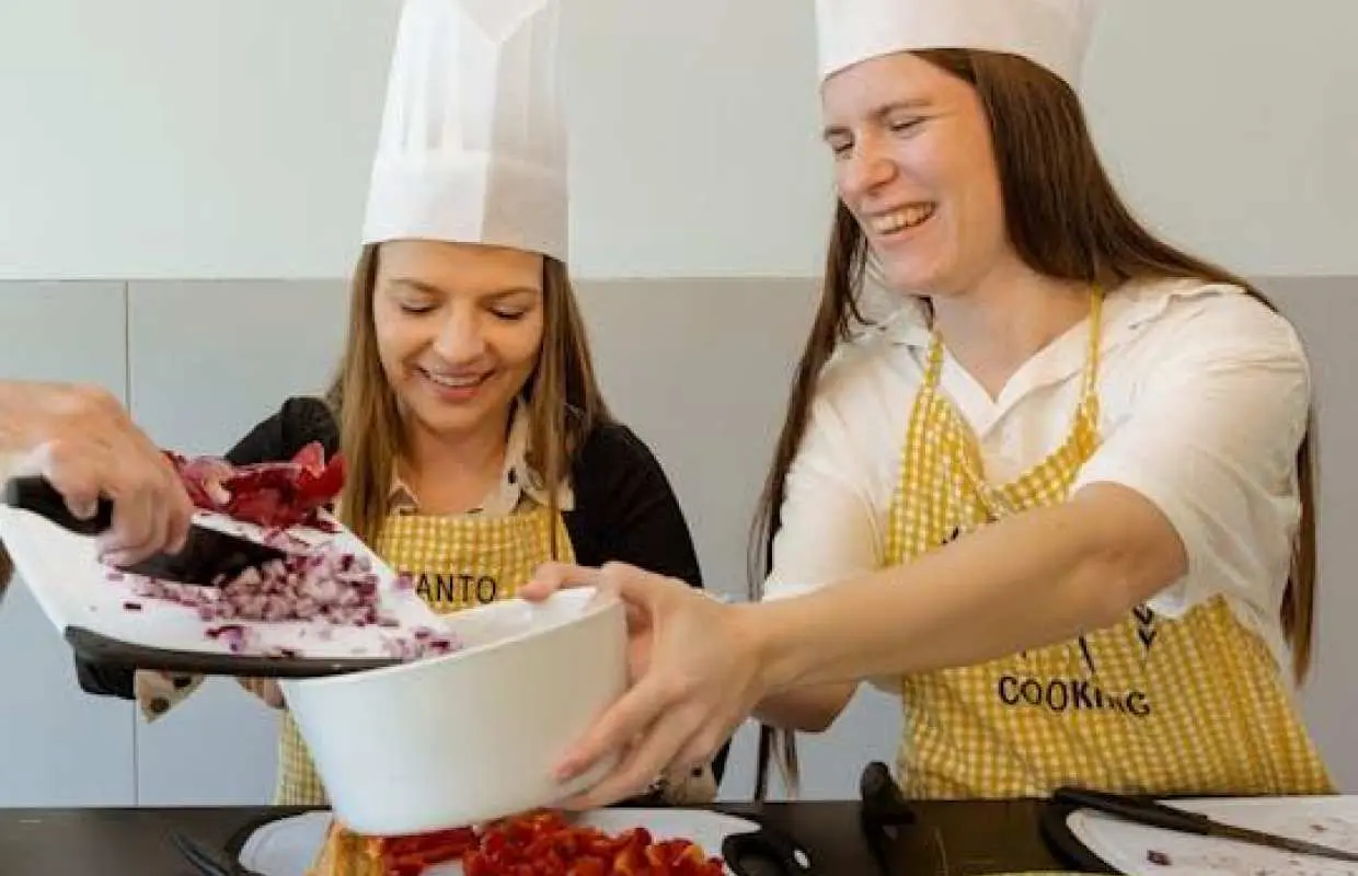 Portuguese Tapas Class and Market Tour With Lunch and Wine