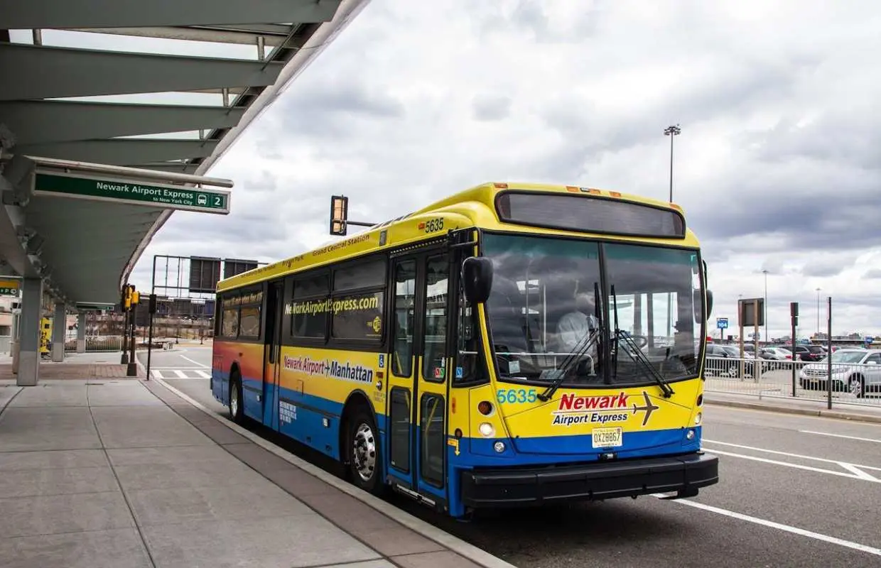 Manhattan: Bus Transfer from/to Newark Airport