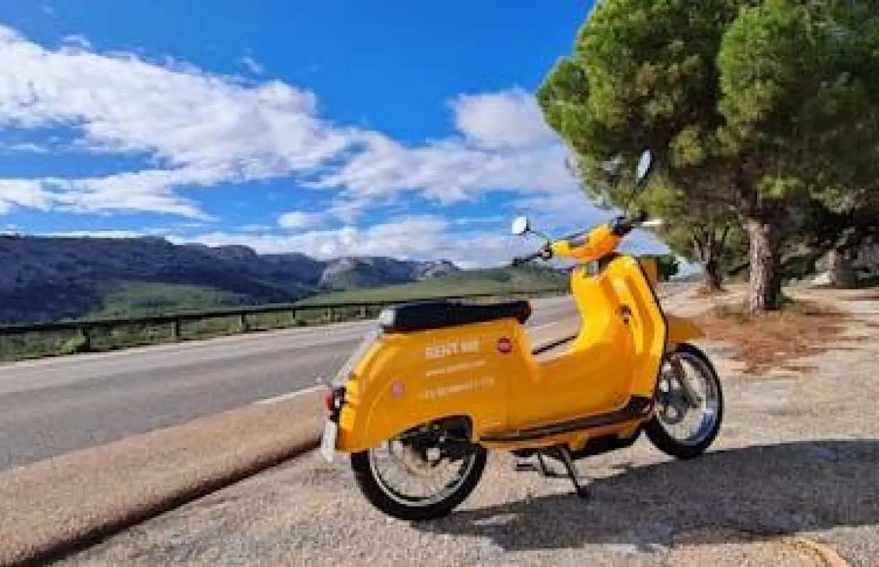 E-Motorbike rental with Virtual Guided Pack and Insurance
