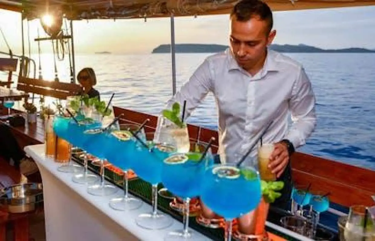 Adults-only sunset boat trip from Dubrovnik with cocktails & canapes
