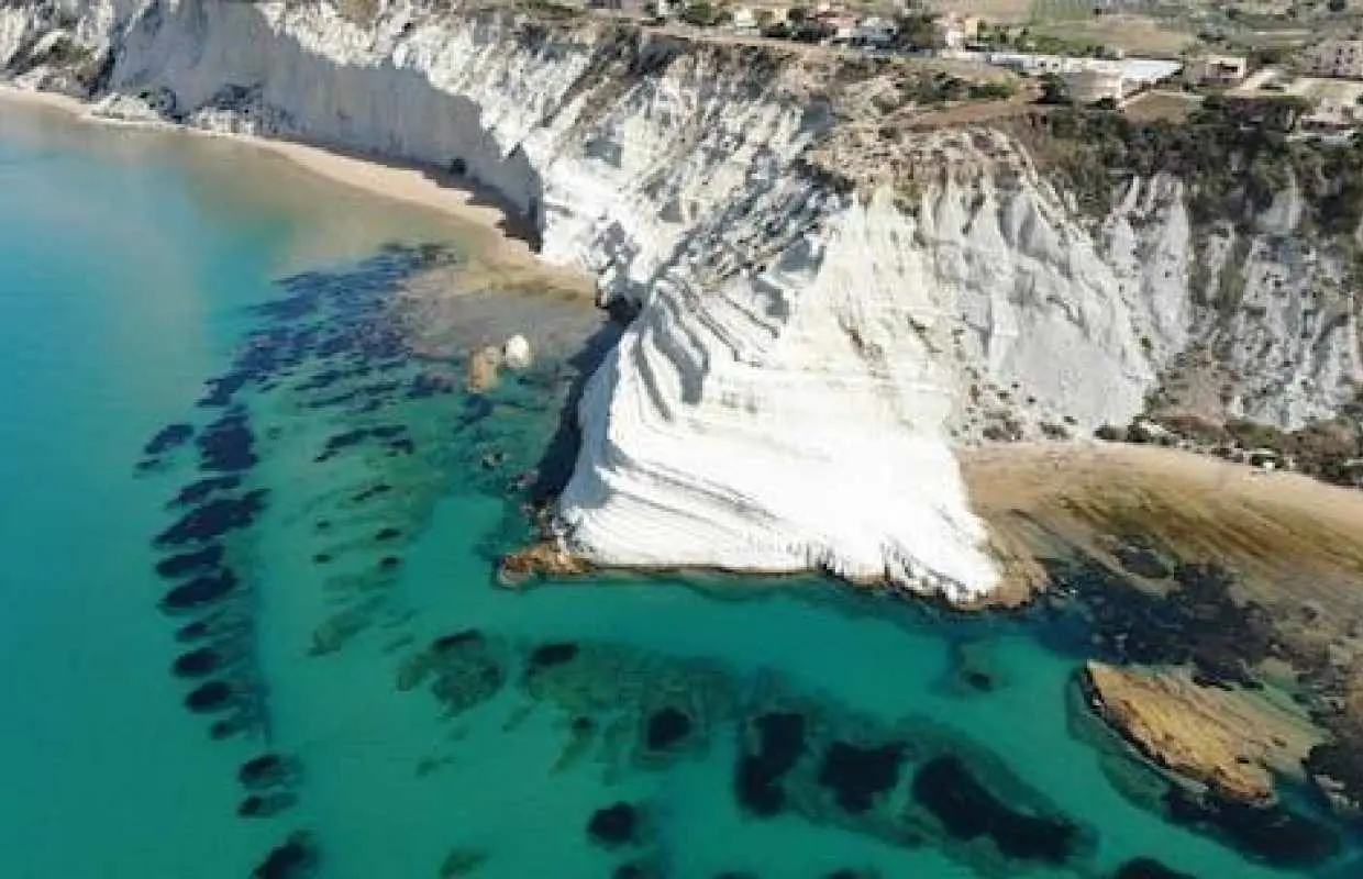 Tour du lịch xuồng ba lá nửa ngày đến Scala Dei Turchi từ San Leone