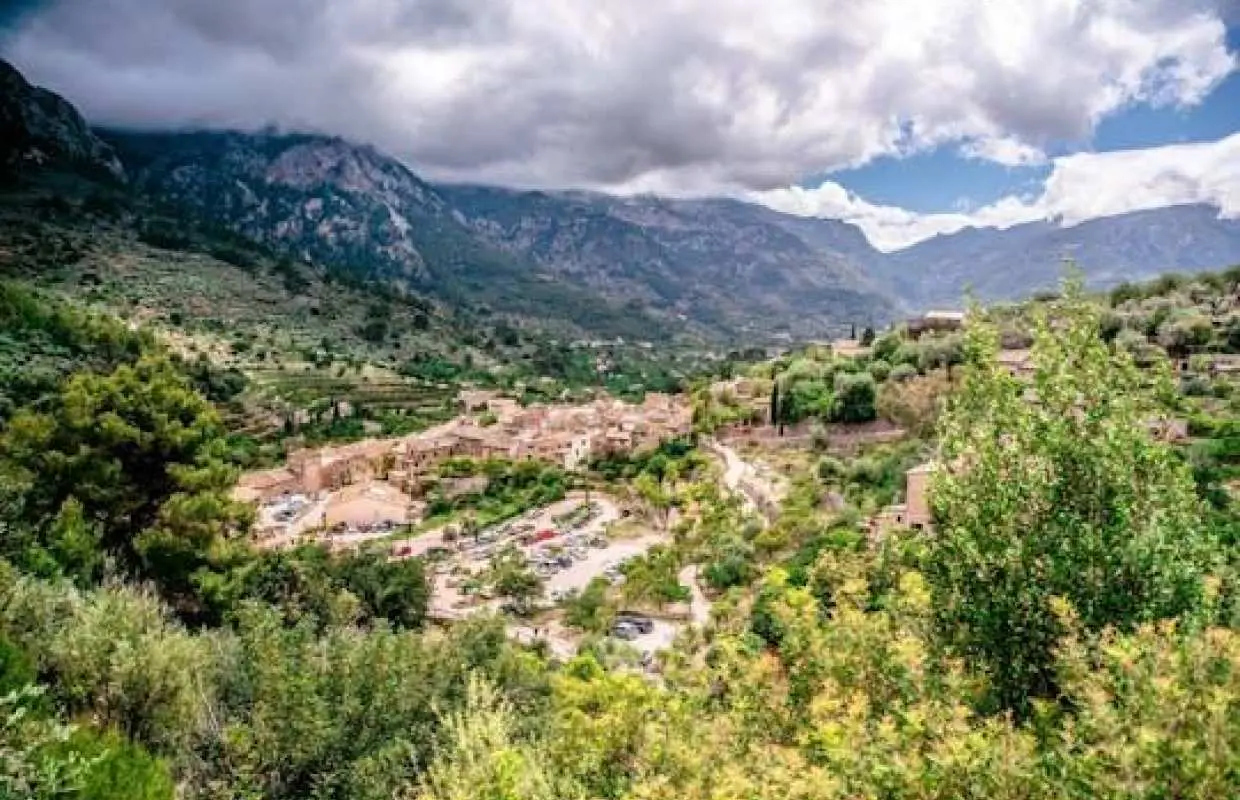 Sites & Bites: Fornalutx village tour with artisan ice-cream