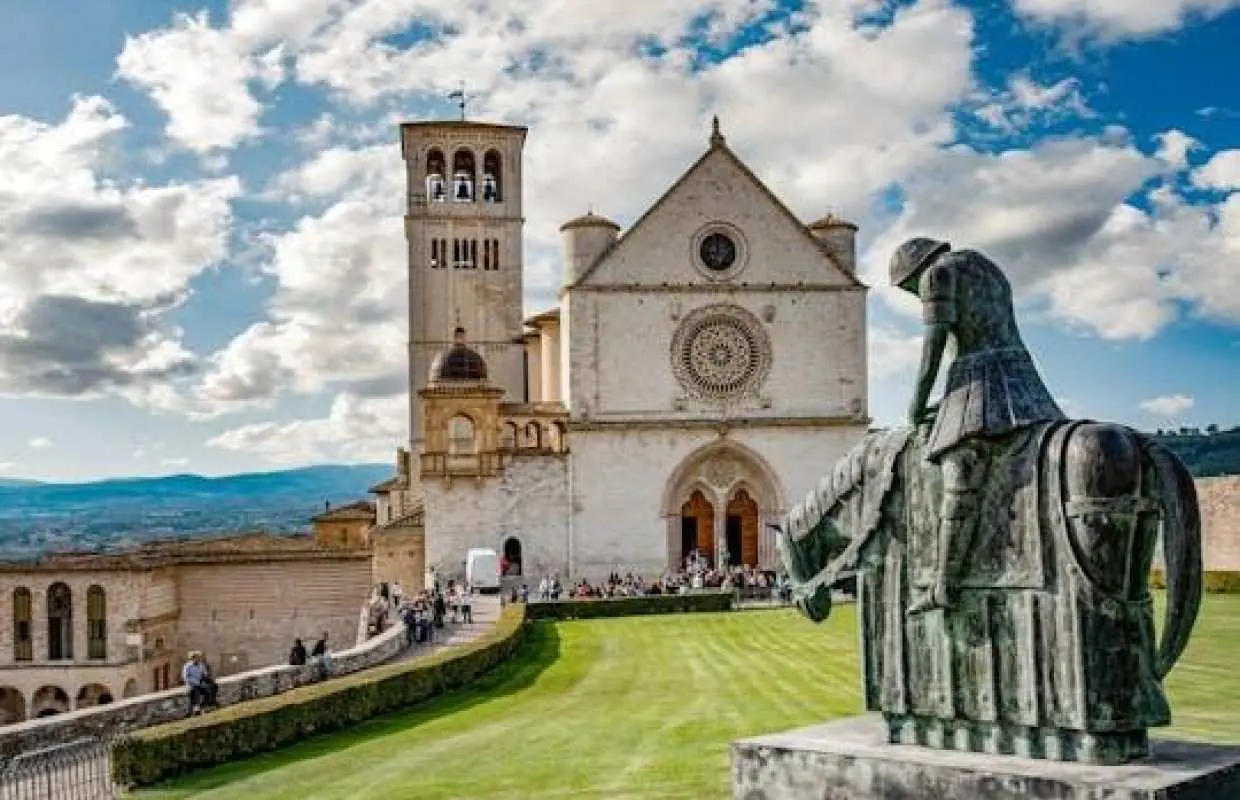 Assisi panoramic electric minibus tour with museum entrance tickets
