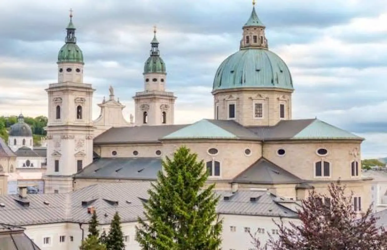The famous musical and culture walk with a Local in Salzburg