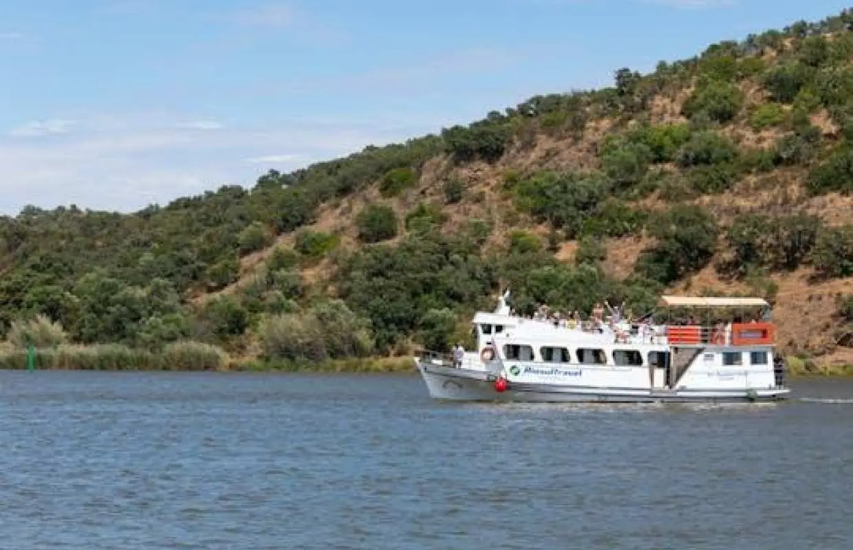 Guadiana River cruise with a barbecue
