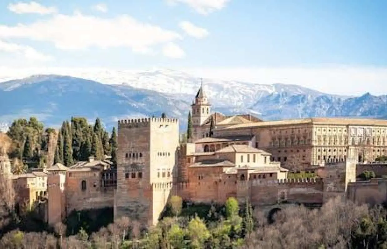 Alhambra Tickets and Small Group Guided Tour in Granada