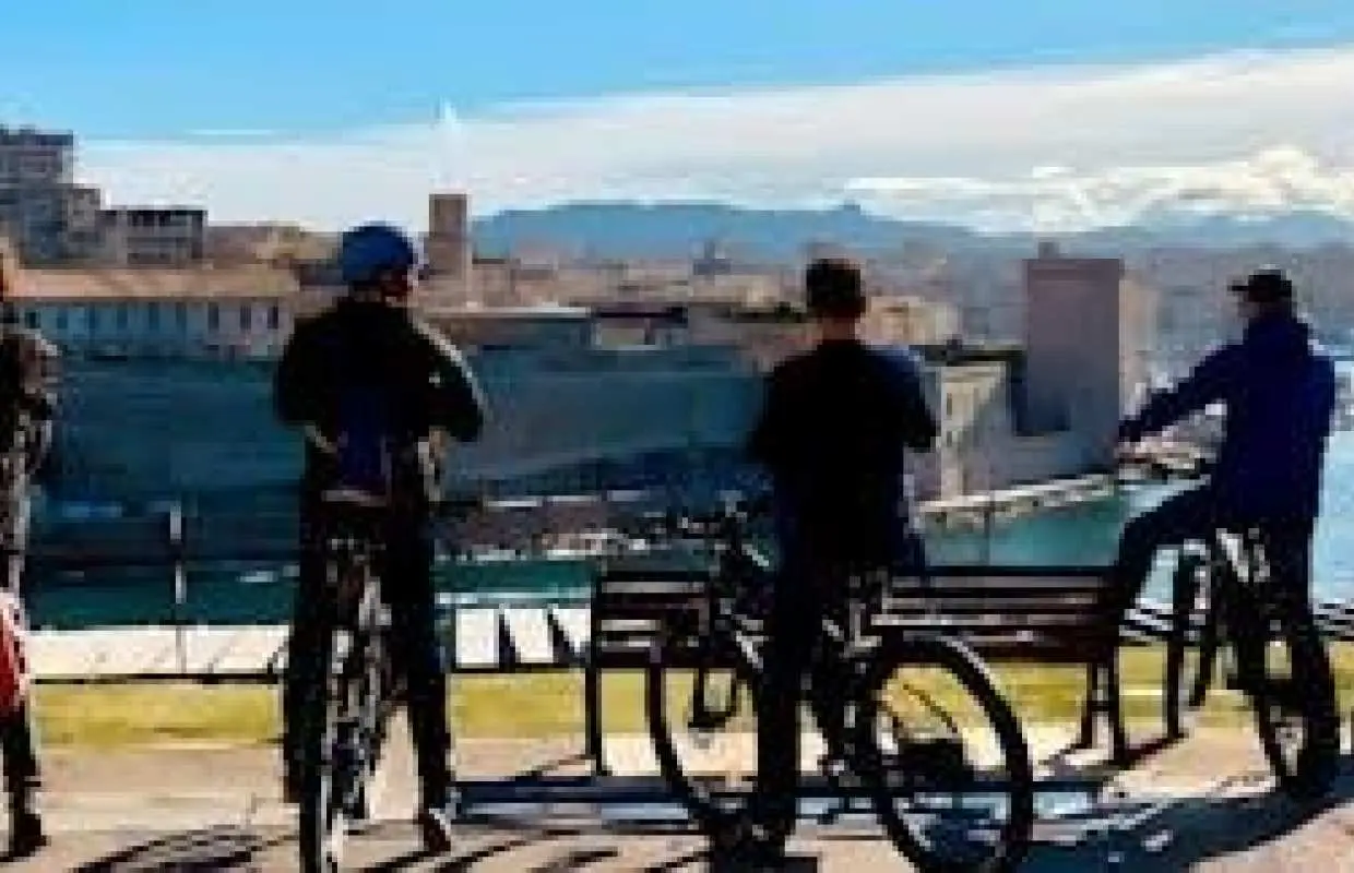 Marseille seaside neighbourhood e-bike tour
