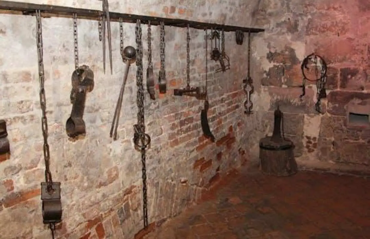 Guided Tour in English to The Medieval Dungeons in Nuremberg