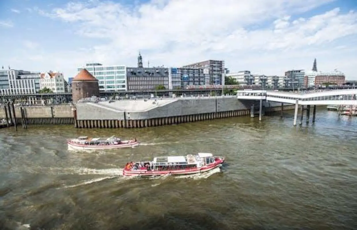 2-hour Guided Boat Tour of Hamburg Harbor