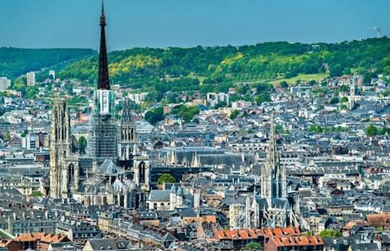 Rouen city highlights walking tour with a local guide
