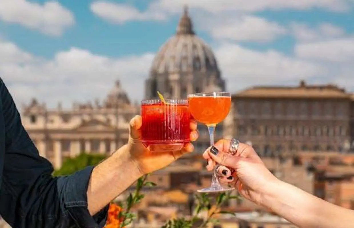 Rome piazzas and fountains sunset guided tour with aperitivo