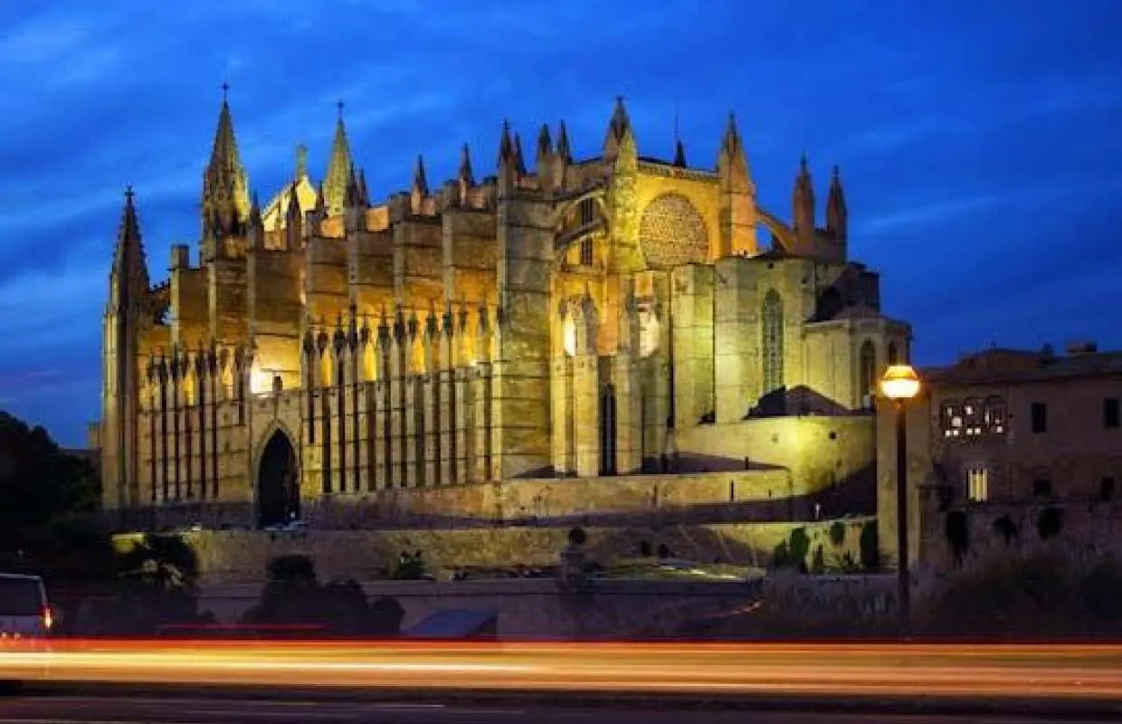 Palma by night with optional guided tour, tapas or audiovisual experience