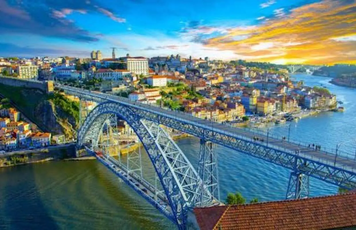 Escape Tour self-guided, interactive city challenge in Porto