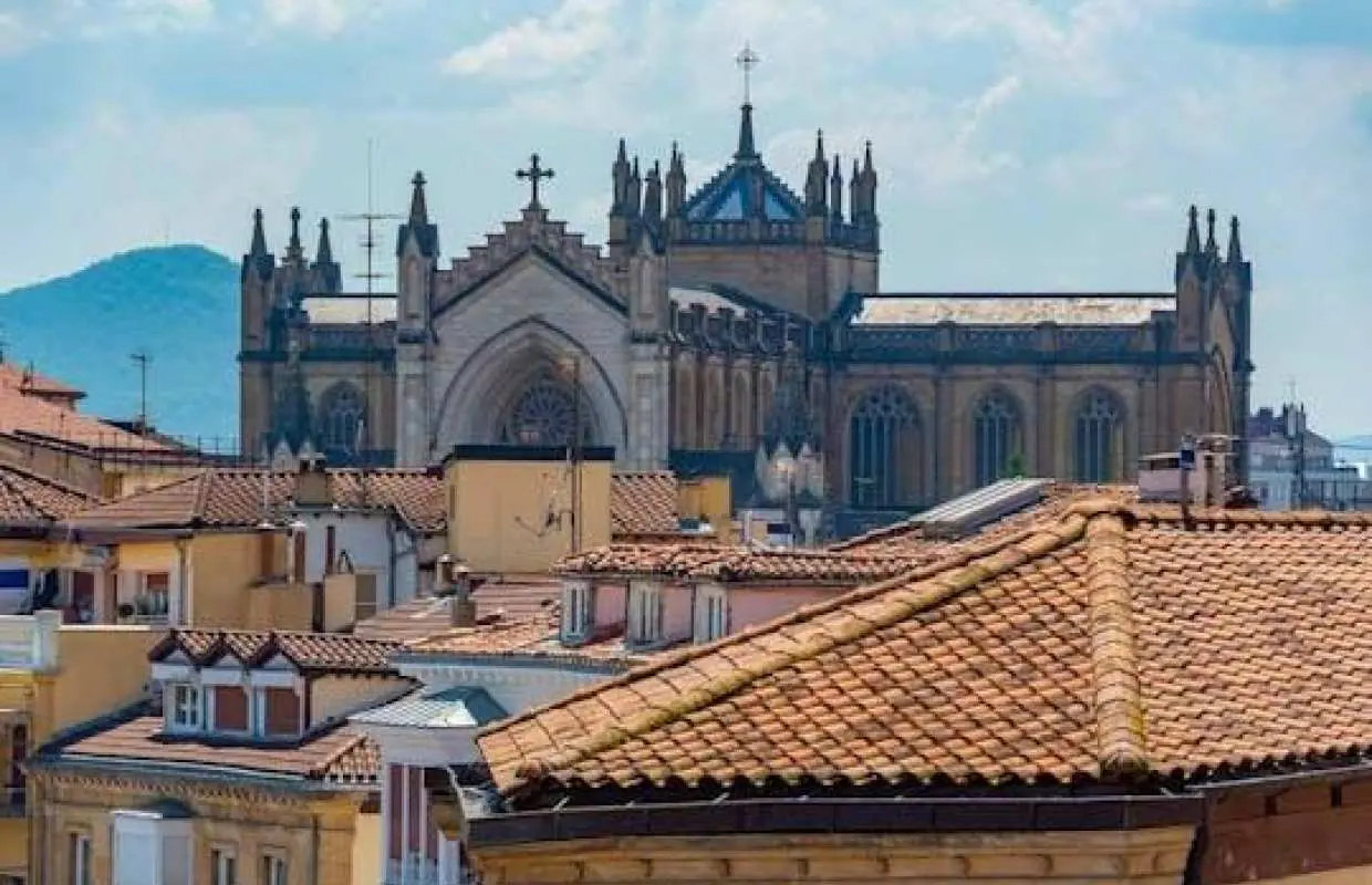 Chuyến đi trong ngày đến miền Bắc Tây Ban Nha: Pamplona và Vitoria từ Bilbao.