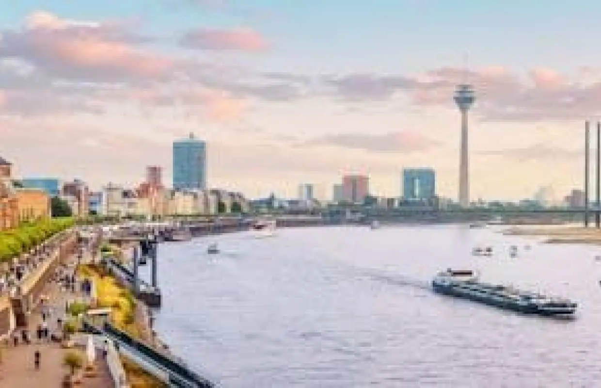 Explore Düsseldorf in 1 Hour with a Local