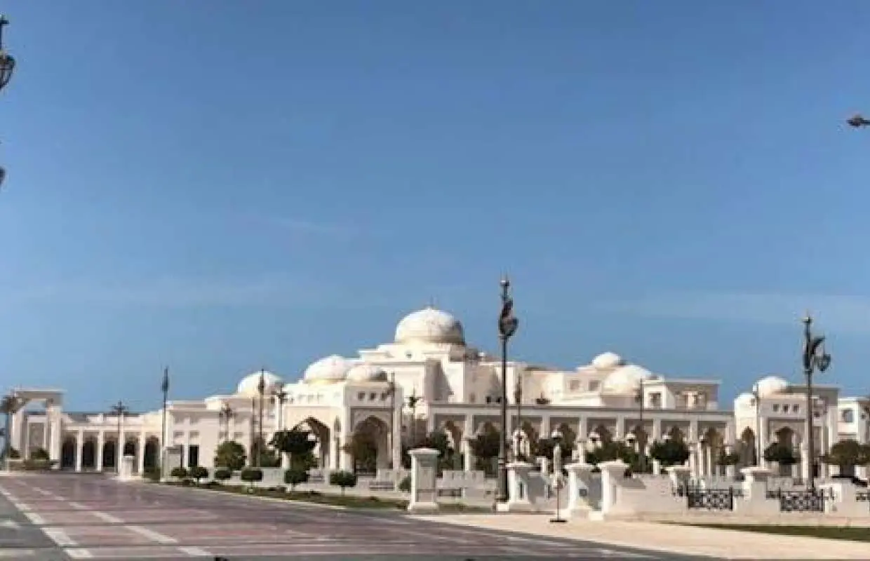 Abu Dhabi private tour with Qasr Al Watan visit